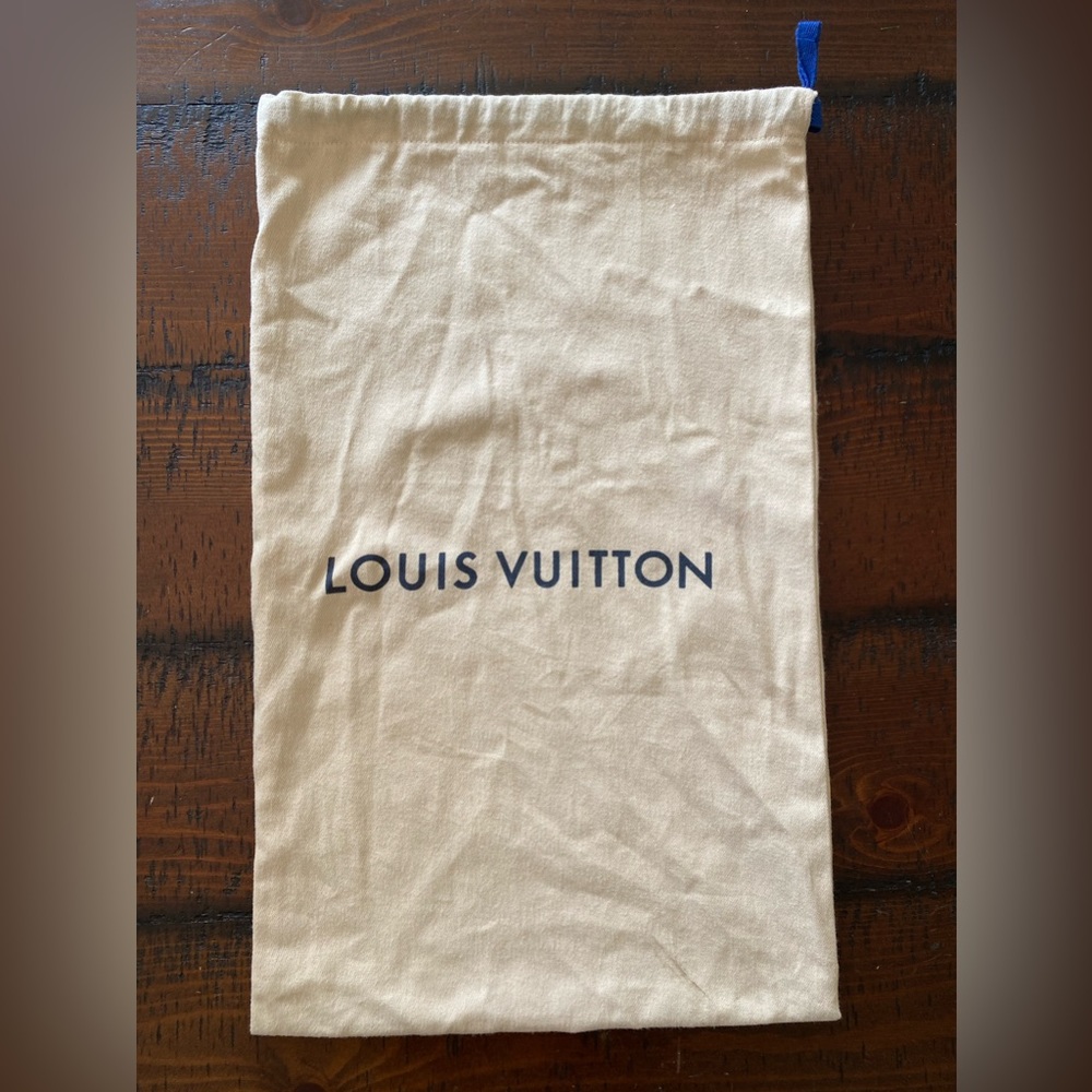 LOUIS VUITTON Dust bag 19X12” ~